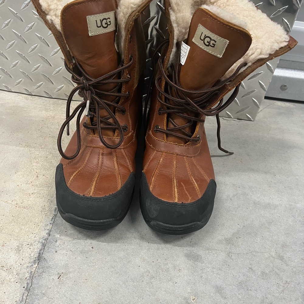 UGG Boots - Picture 2 of 8